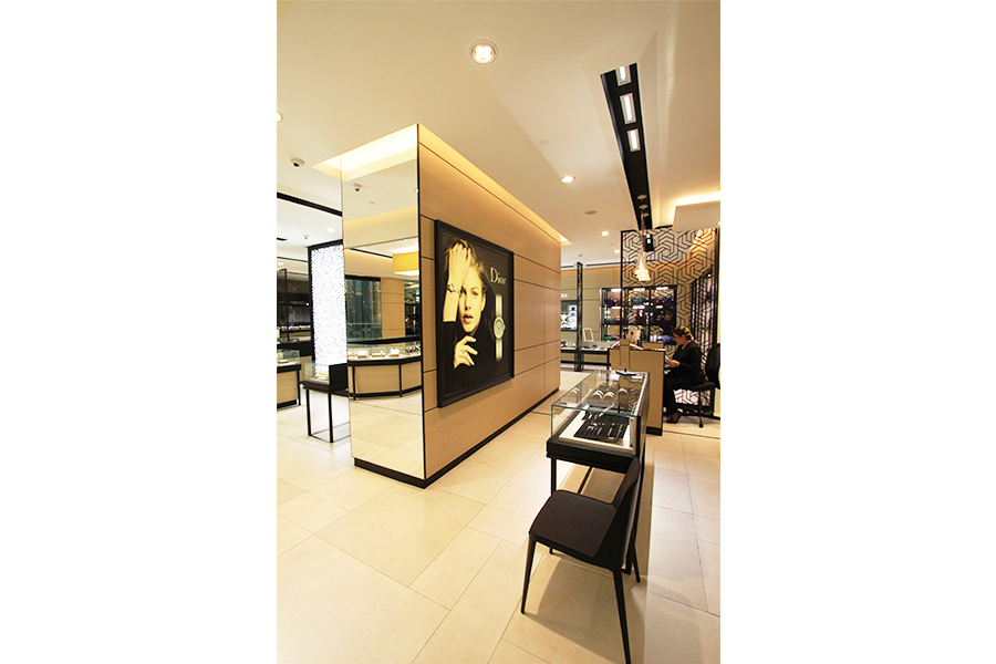 TRAFALGAR MULTI BRAND JEWELRY STORE AVENUES KUWAIT Dfineline