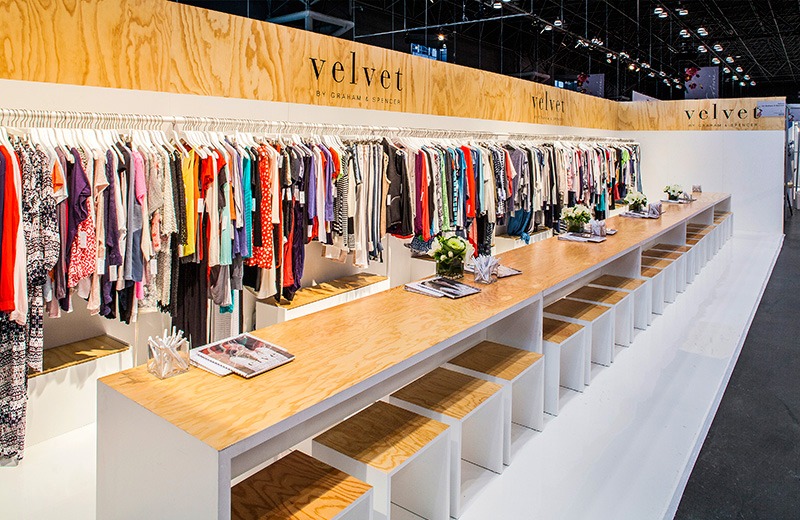 All About Our Different Clothing Rack Rental Options