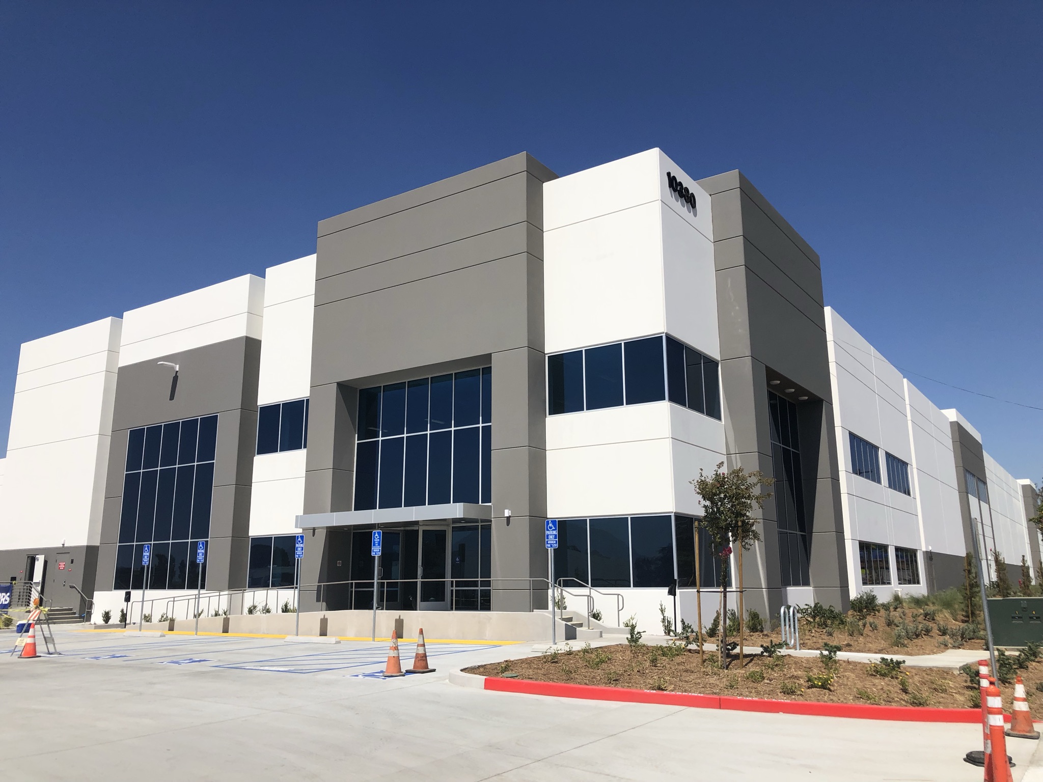 Alder Commerce Center Douglas Franz Architects, Inc.