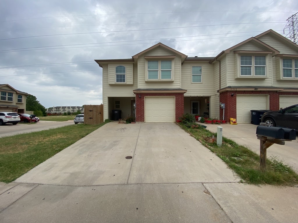 Completely renovated 3 Bedroom 2.5 Bathroom 2 Story Town Home for Lease in Euless DFW Property