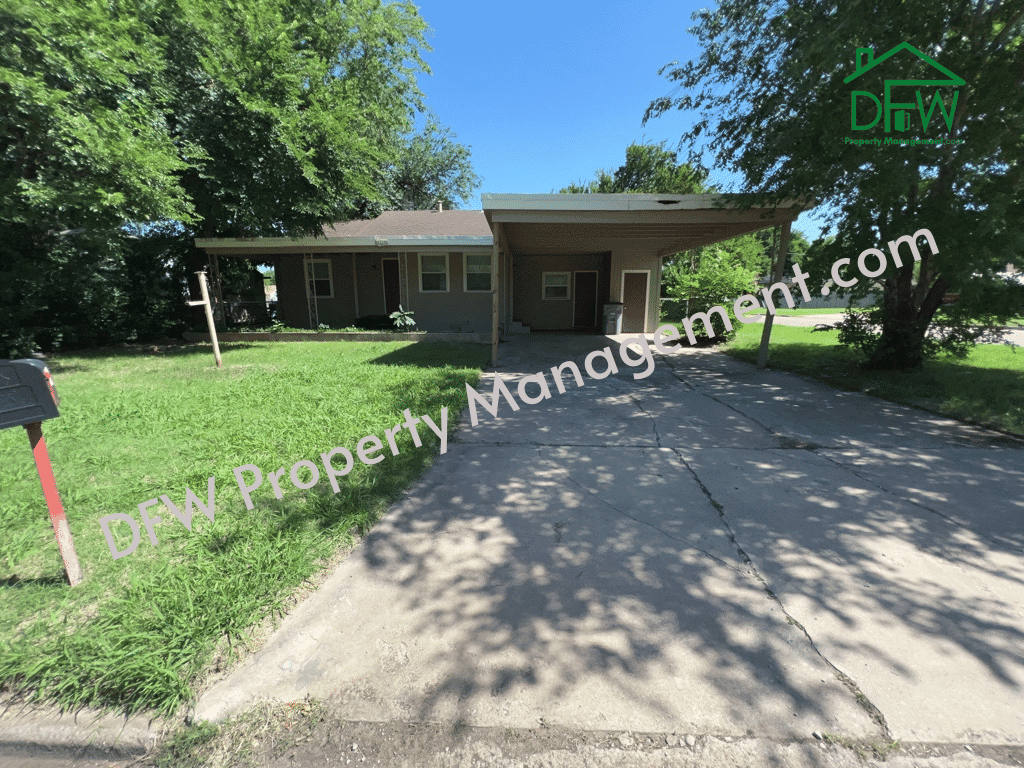 Totally renovated 3 bedroom 1 bathroom home for lease in Lawton DFW