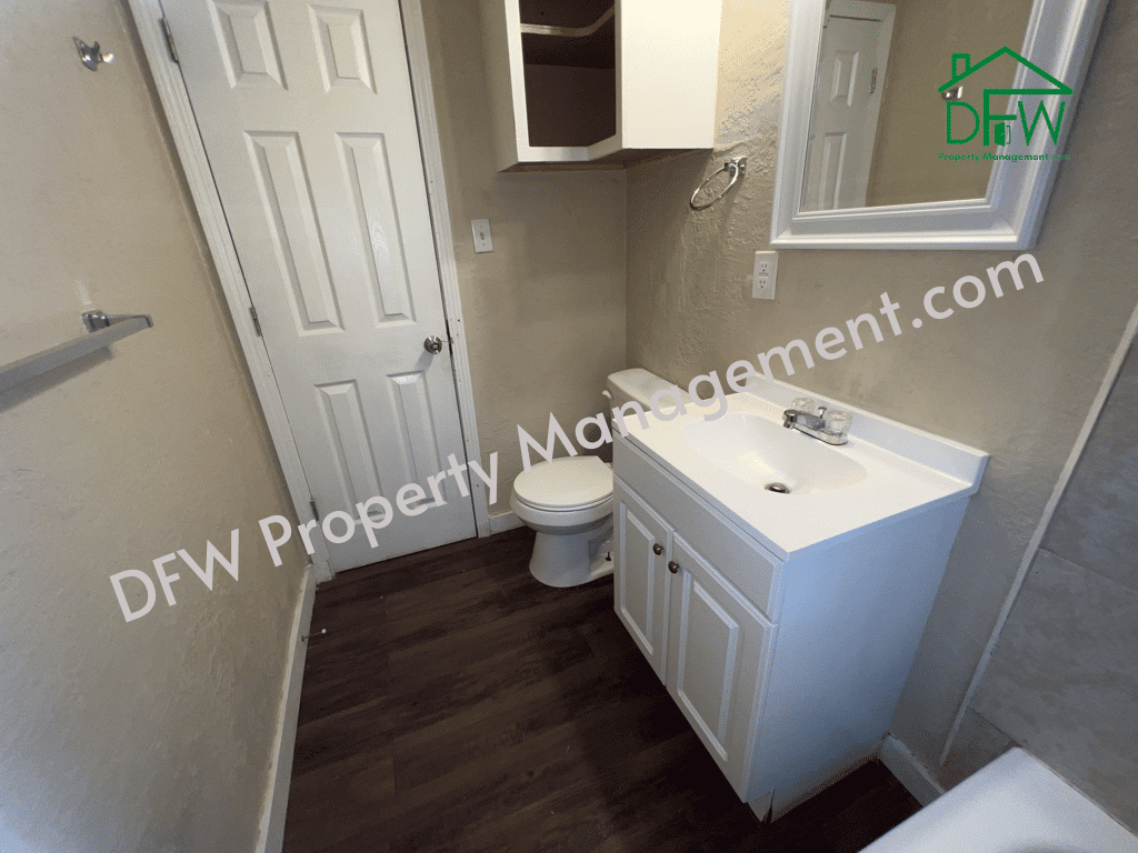 Totally renovated 3 bedroom 1 bathroom home for lease in Lawton DFW