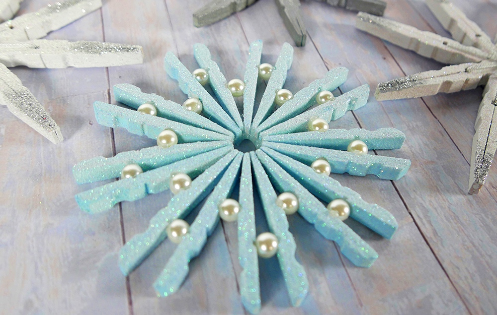 Clothespin Snowflakes DIYDG