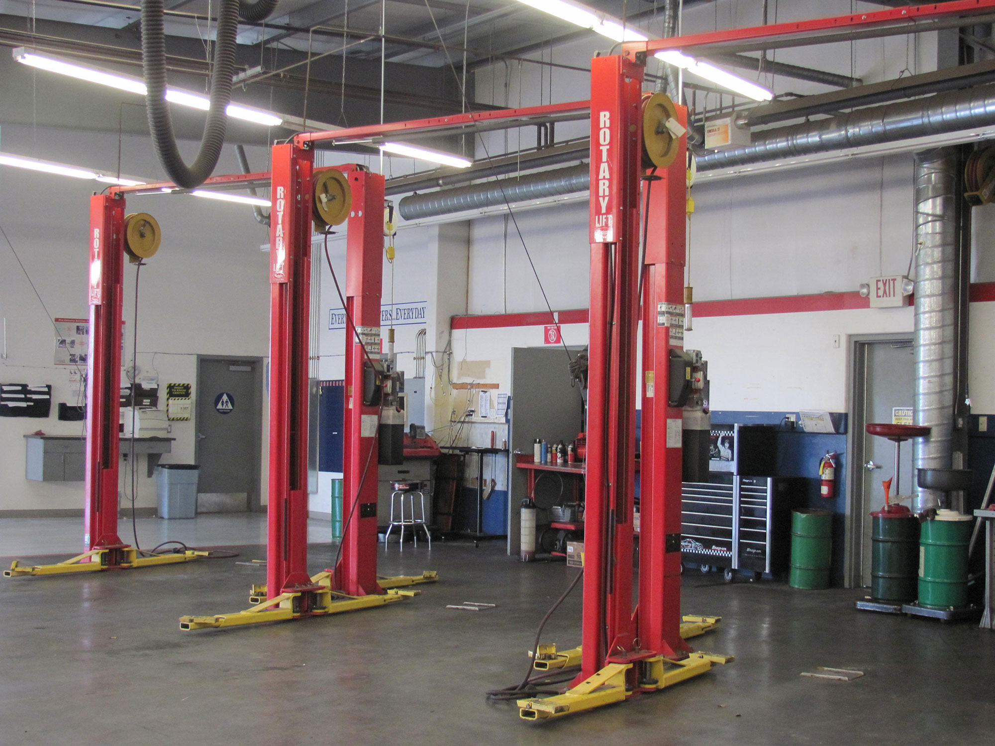 Thompsons Auto & Truck Center DG Granade Inc.