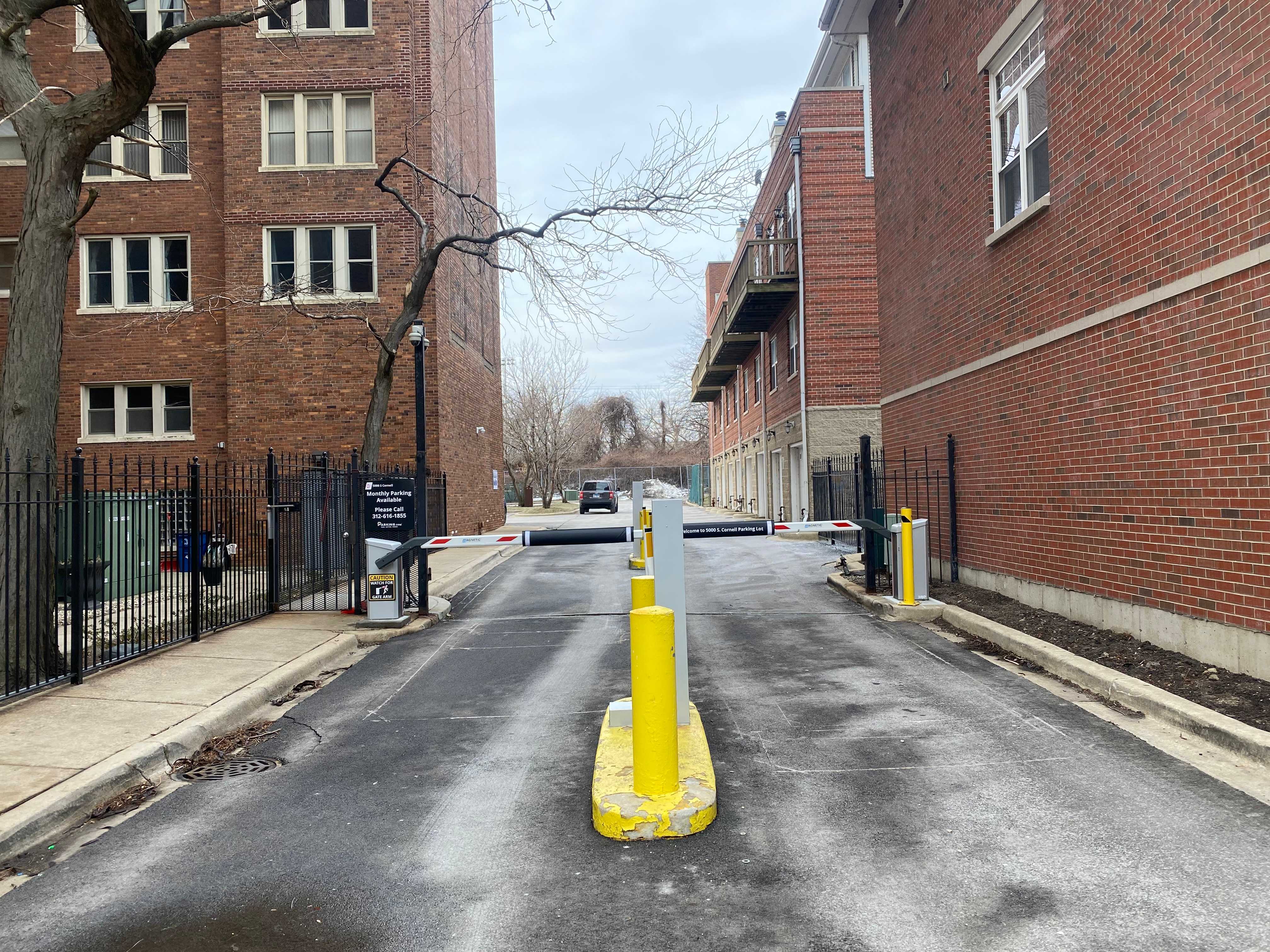 Chicago Parking Coupons Chicago > TWIN TOWERS LOT