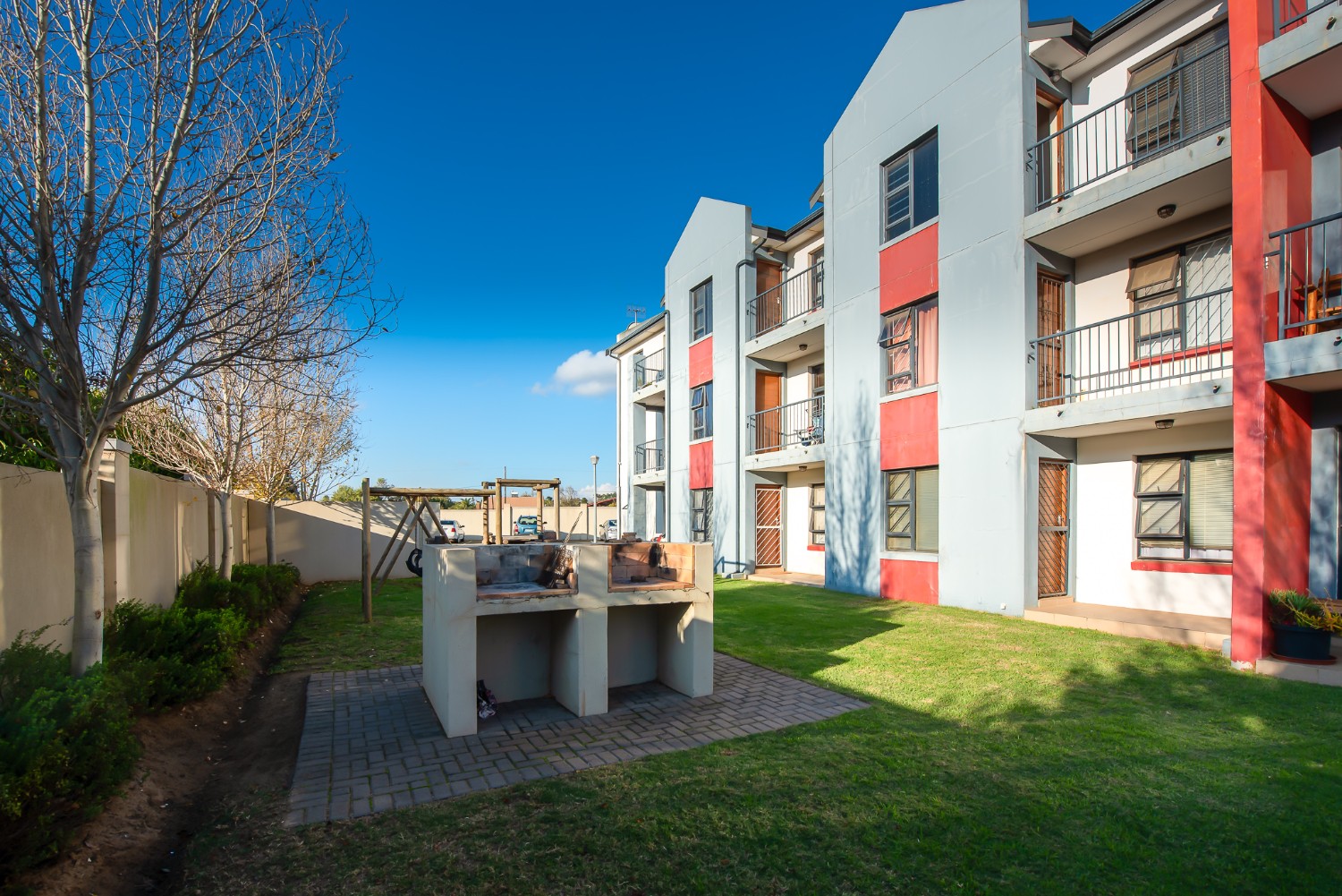 2 Bed Apartment For Sale in Buhrein (R 790,000)