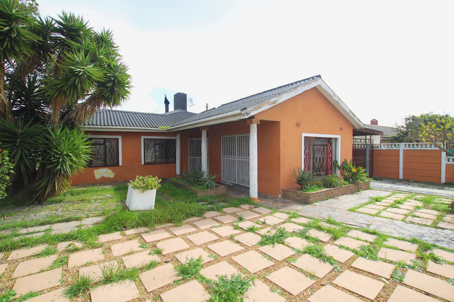 3 Bed Home For Sale in Matroosfontein (R 1,295,000)
