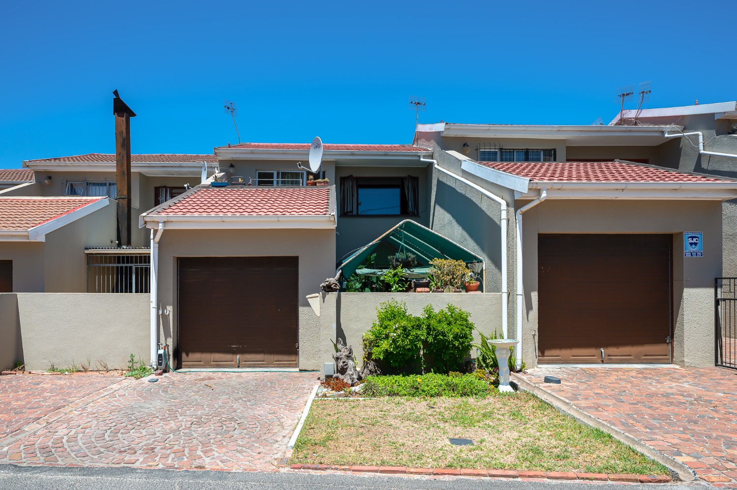 3 Bed Townhouse For Sale in Bracken Heights (R 1,950,000)