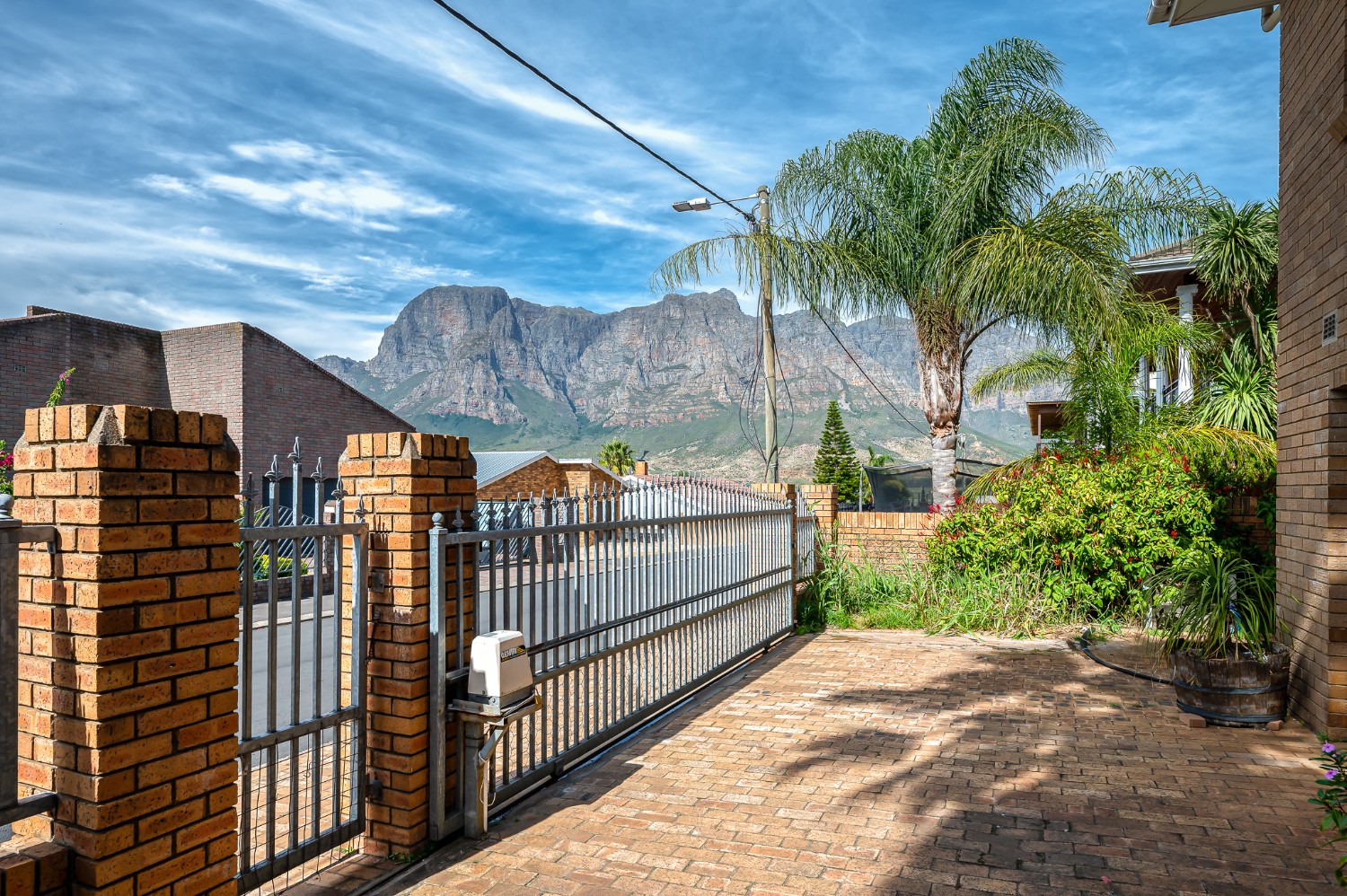 4 Bed Home For Sale in Pniel (R 2,850,000)