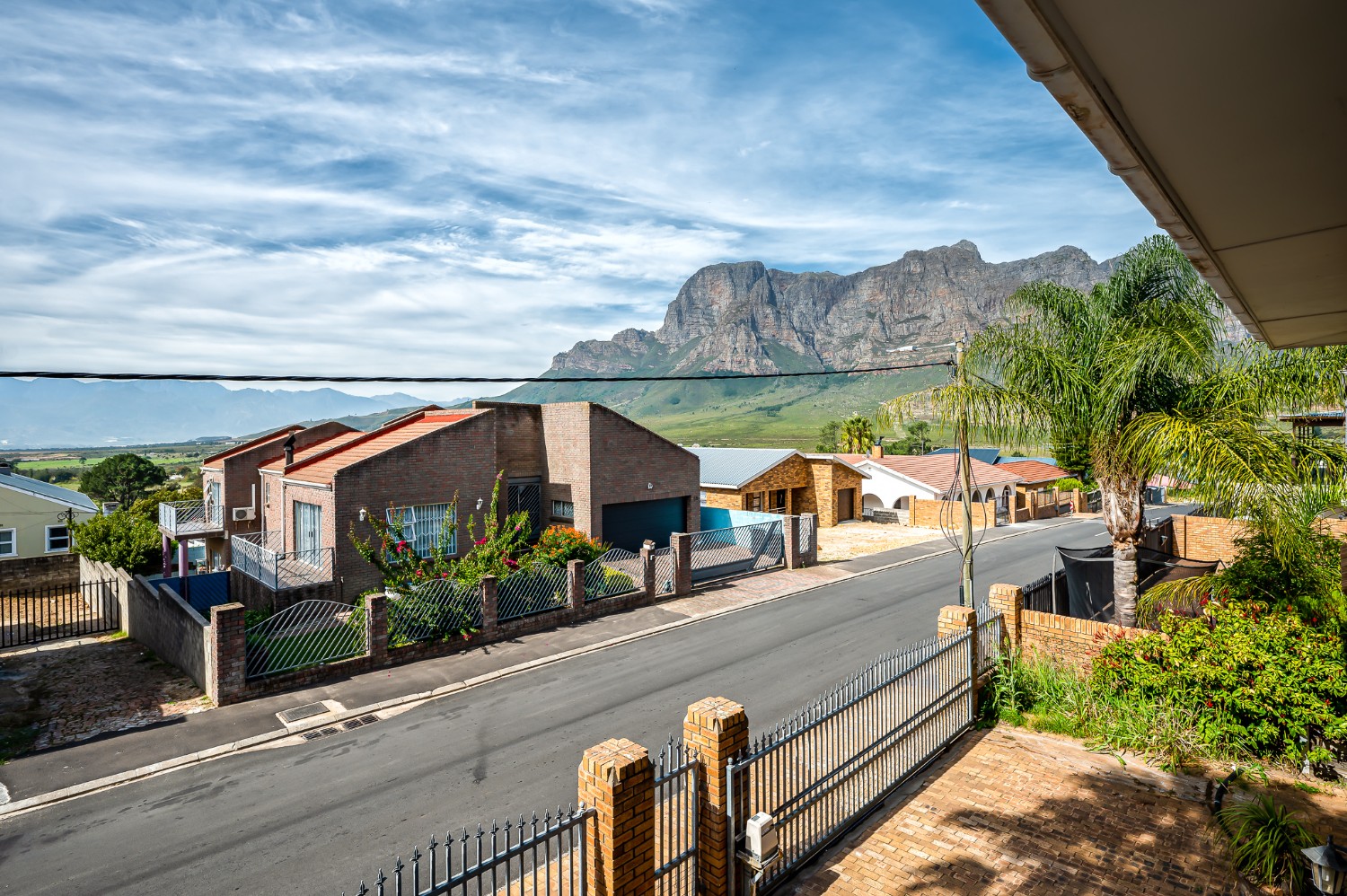 4 Bed Home For Sale in Pniel (R 2,850,000)