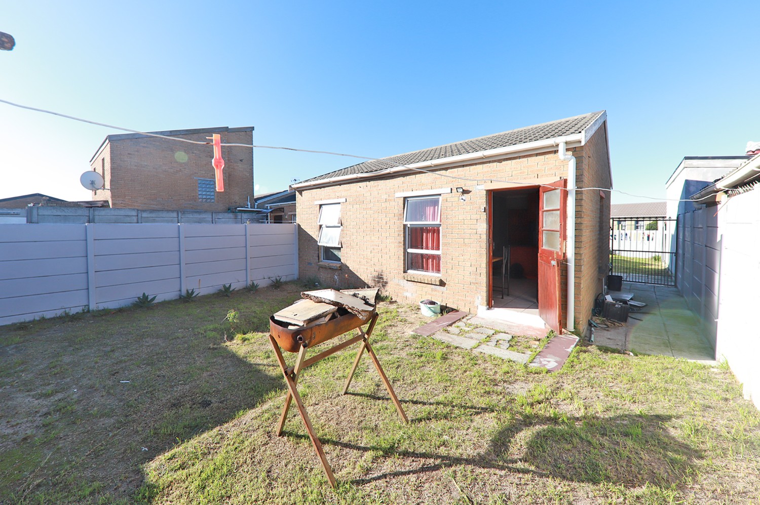 2 Bed Home For Sale in Strandfontein (R 950,000)