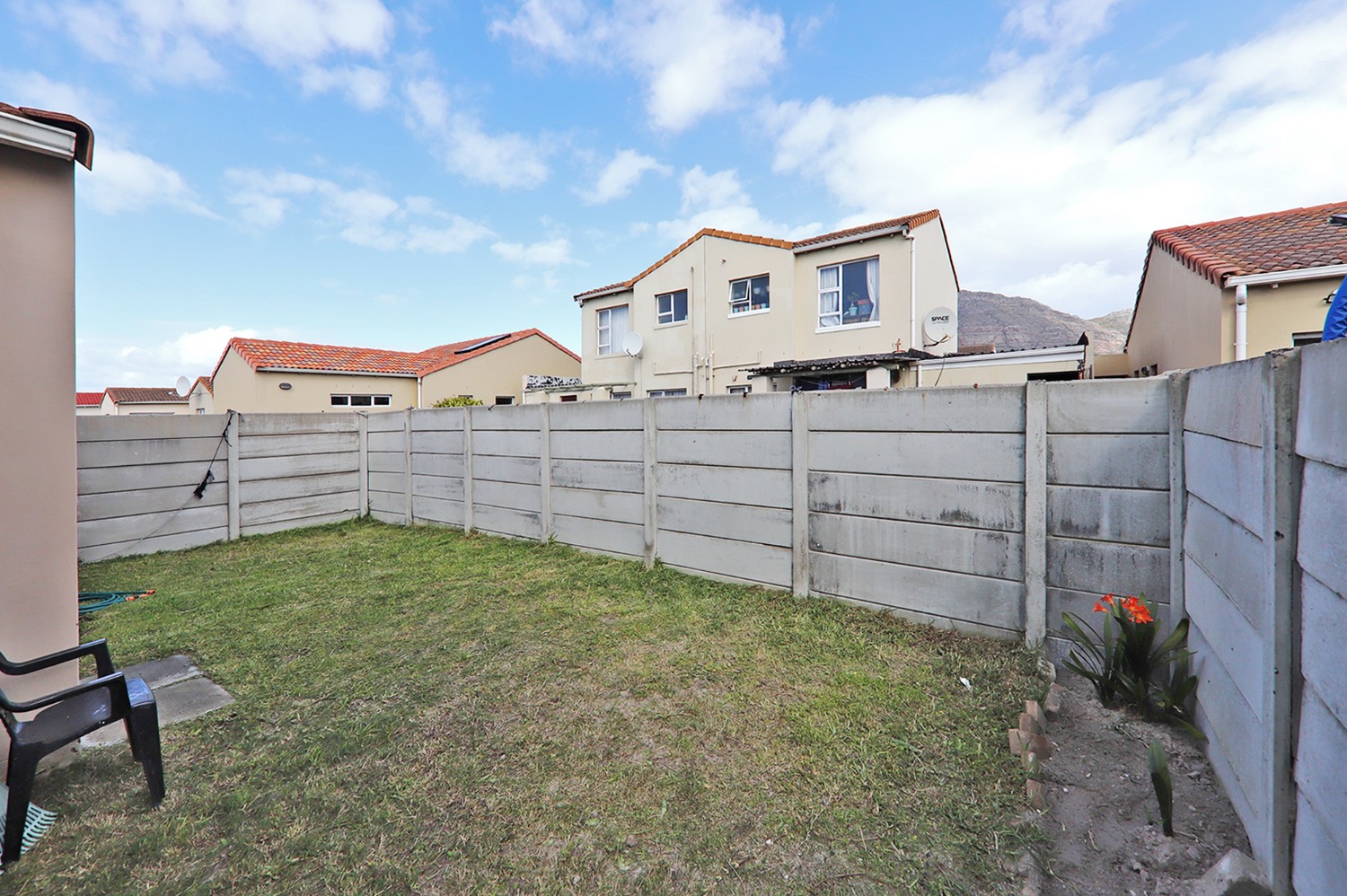 2 Bed Townhouse For Sale in Muizenberg (R 1,355,000)