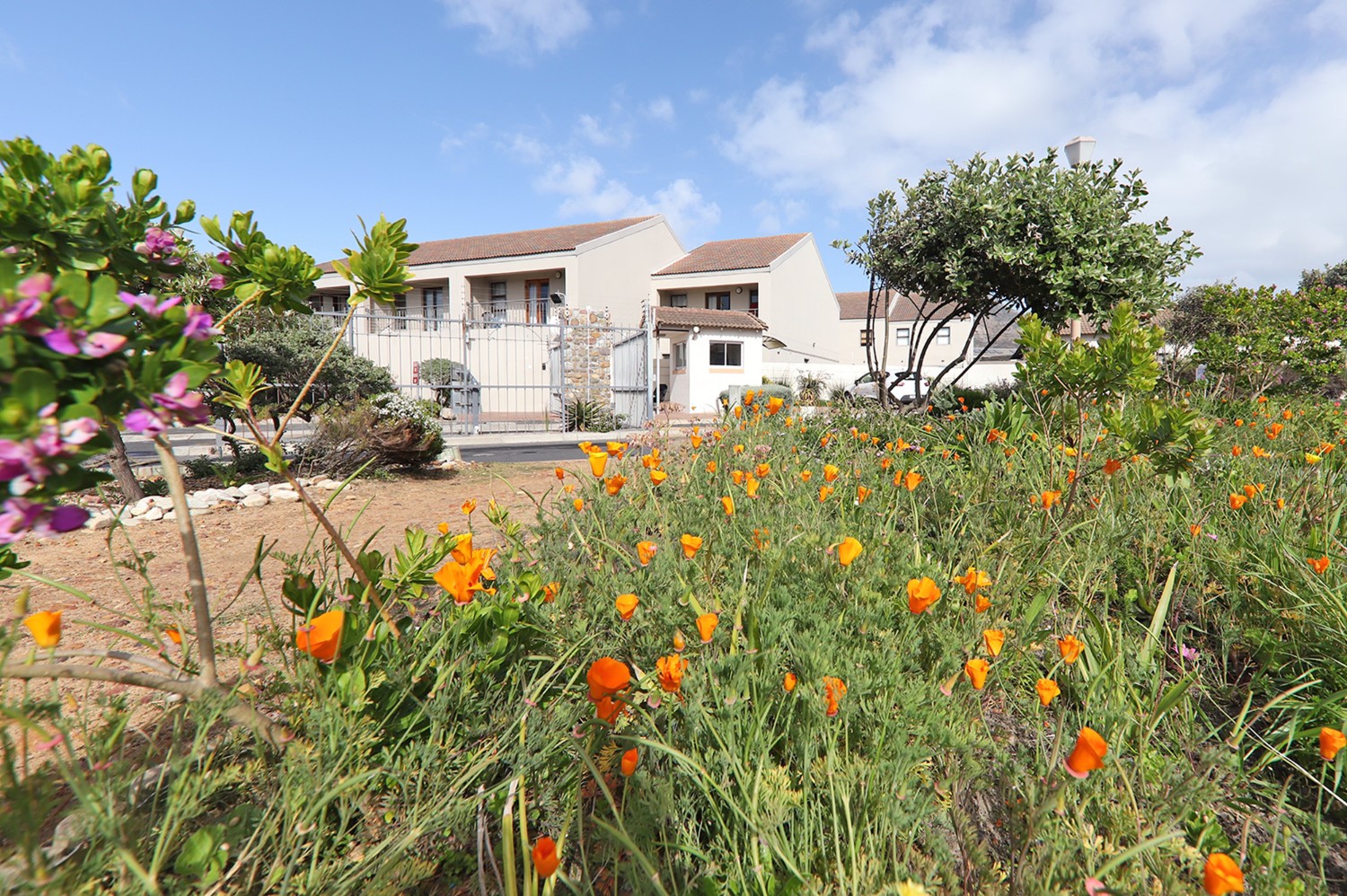 2 Bed Townhouse For Sale in Muizenberg (R 1,355,000)