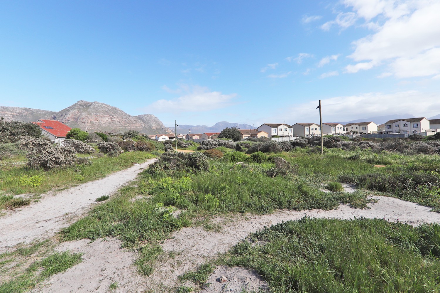 2 Bed Townhouse For Sale in Muizenberg (R 1,355,000)