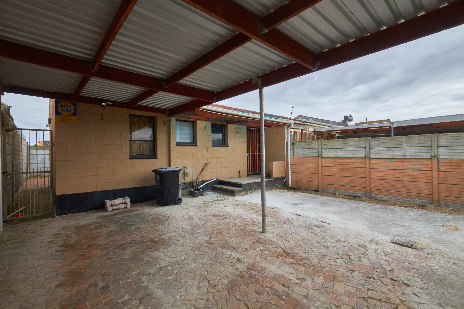 3 Bed Home For Sale in Rocklands (R 700,000)