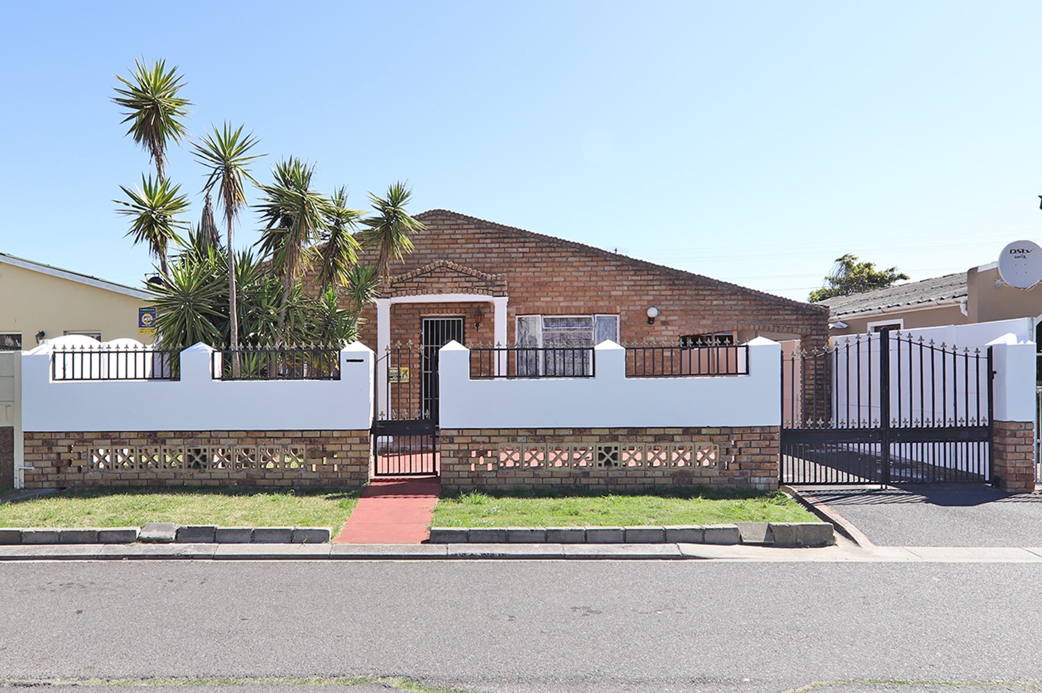 3 Bed Home For Sale in Grassy Park (R 1,600,000)