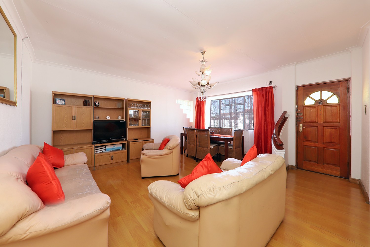 3 Bed Home For Sale in Grassy Park (R 1,600,000)