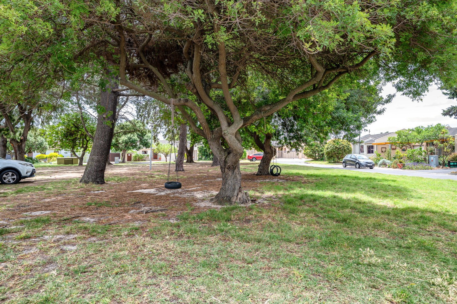 3 Bed Home For Sale in Edgemead (R 2,270,000)