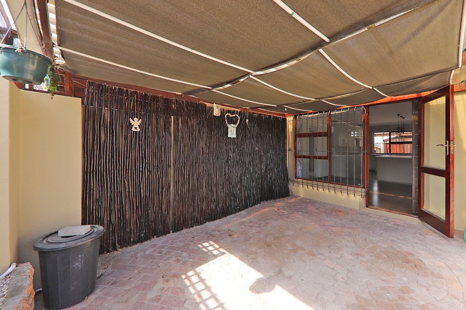 3 Bed Home For Sale in Diep River (R 2,675,000)