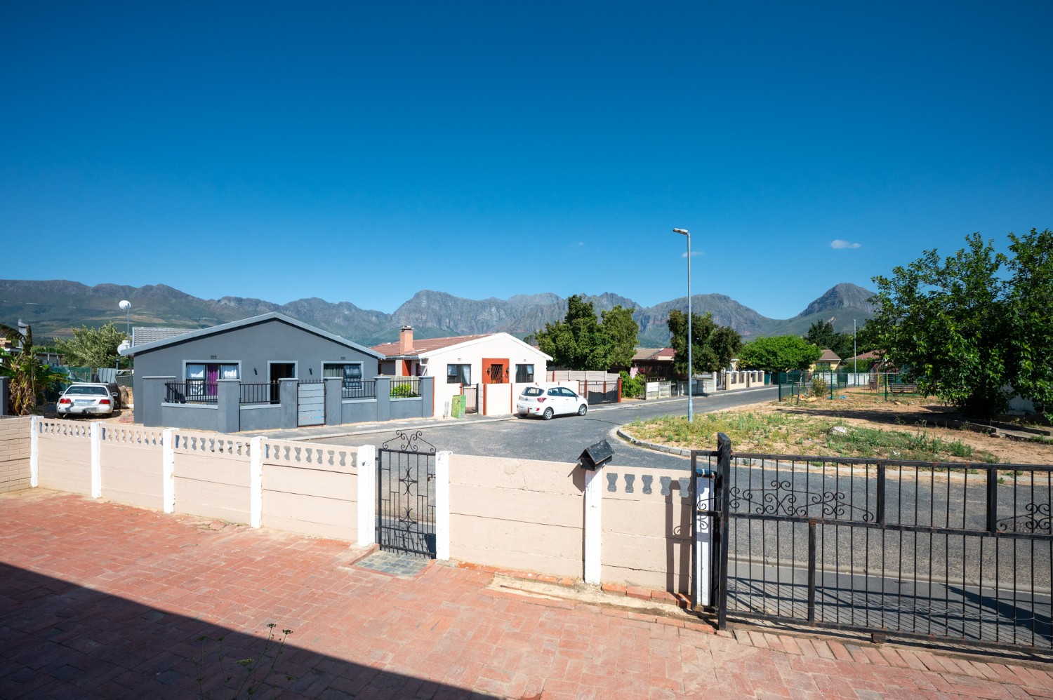 2 Bed Home For Sale in Paarl East (R 799,000)
