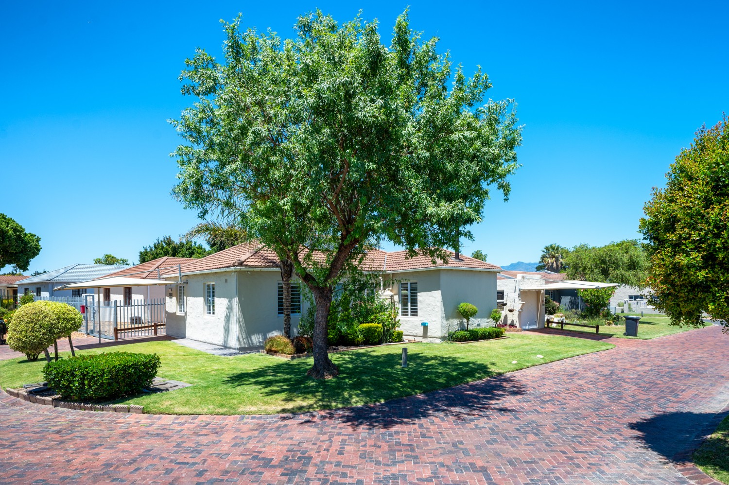 4 Bed Home For Sale in Edgemead (R 2,750,000)