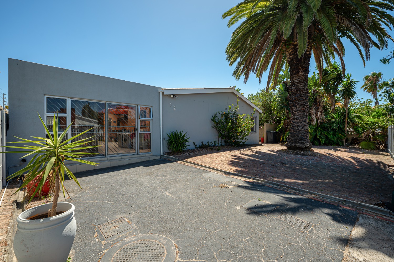 3 Bed Home For Sale in Bothasig (R 2,195,000)