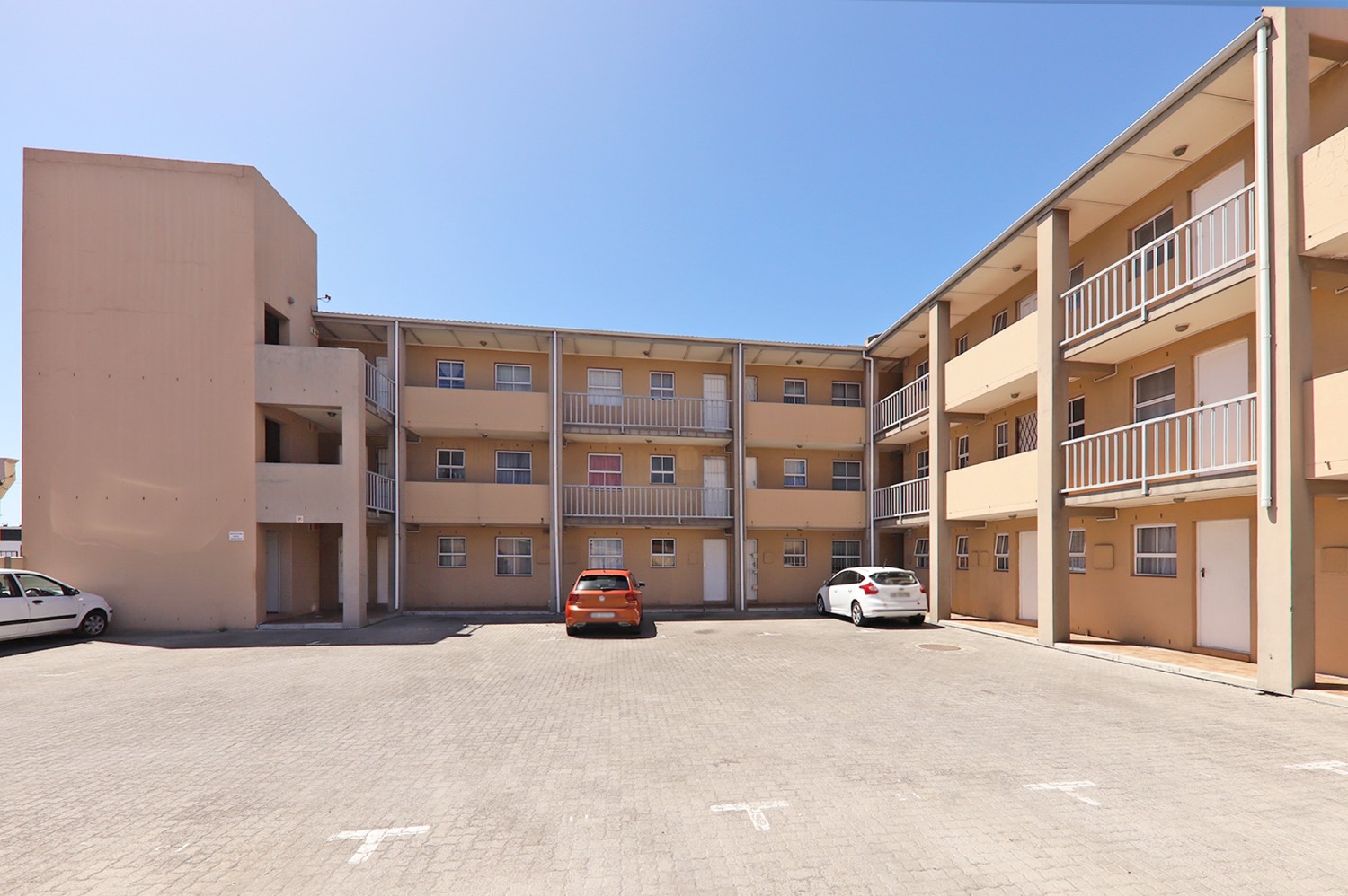 2 Bed Apartment For Sale in Maitland (R 680,000)