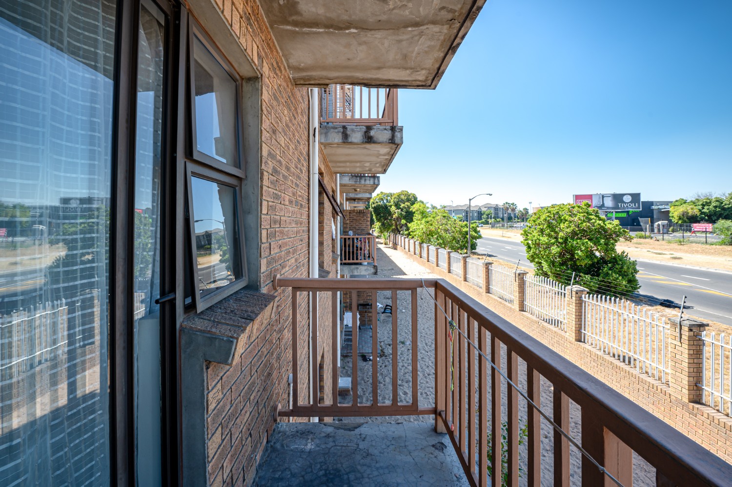 2 Bed Apartment For Sale in Brackenfell Central (R 800,000)