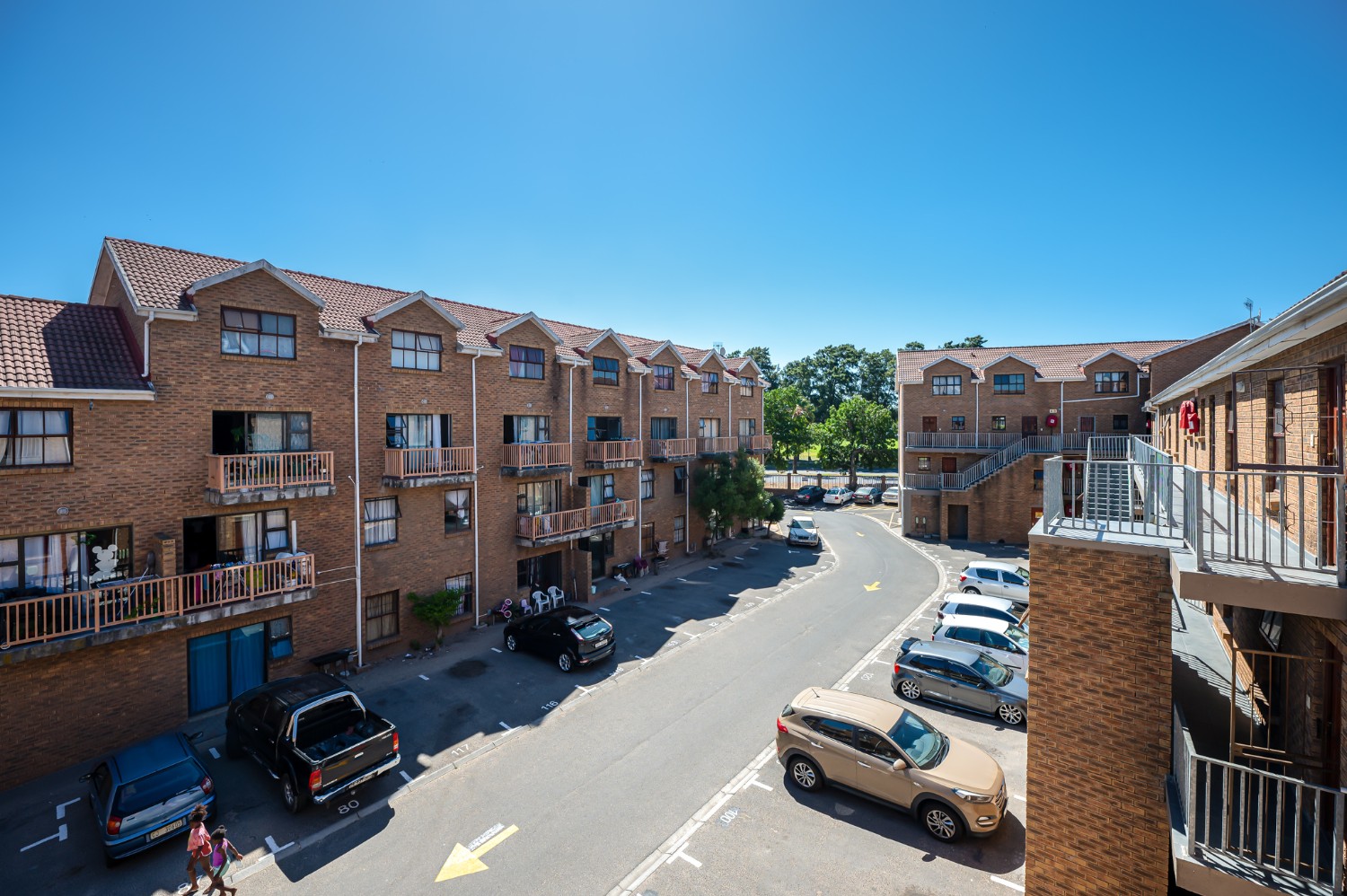 2 Bed Apartment For Sale in Brackenfell Central (R 800,000)