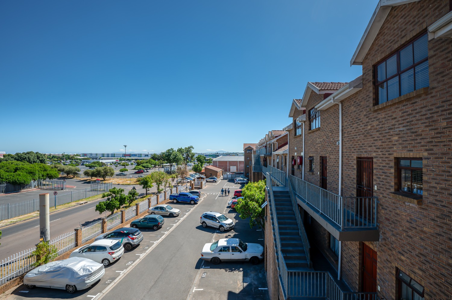 2 Bed Apartment For Sale in Brackenfell Central (R 800,000)