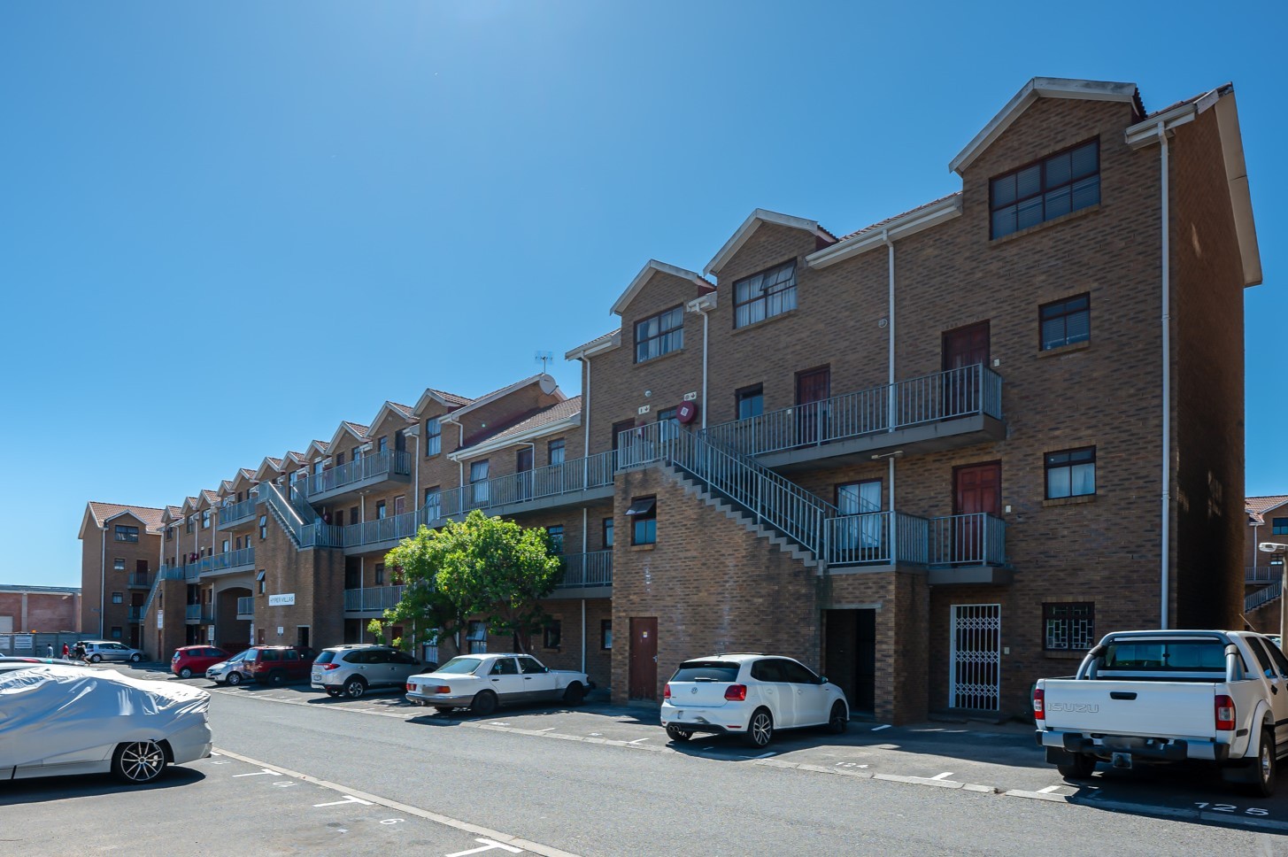 2 Bed Apartment For Sale in Brackenfell Central (R 800,000)