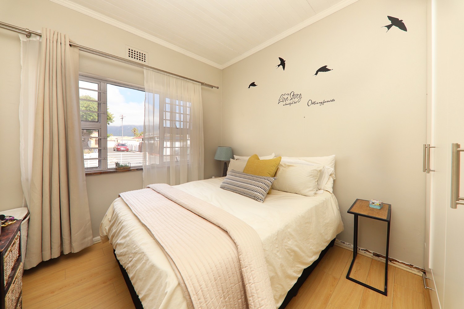 2 Bed Home For Sale in Athlone (R 1,250,000)