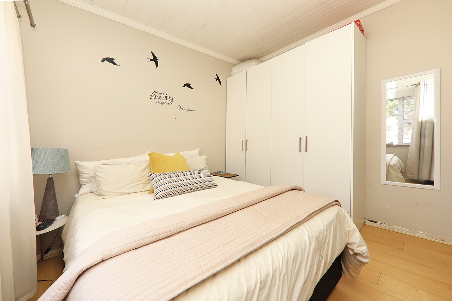 2 Bed Home For Sale in Athlone (R 1,250,000)