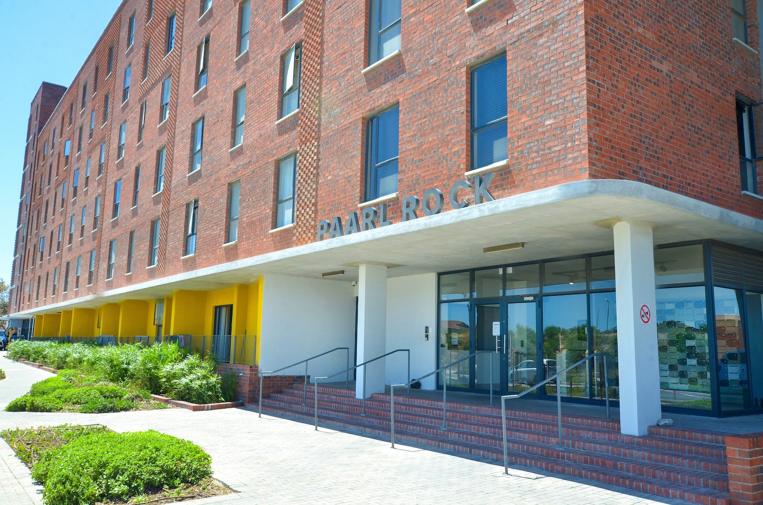 2 Bed Apartment For Sale in Pinelands (R 950,000)