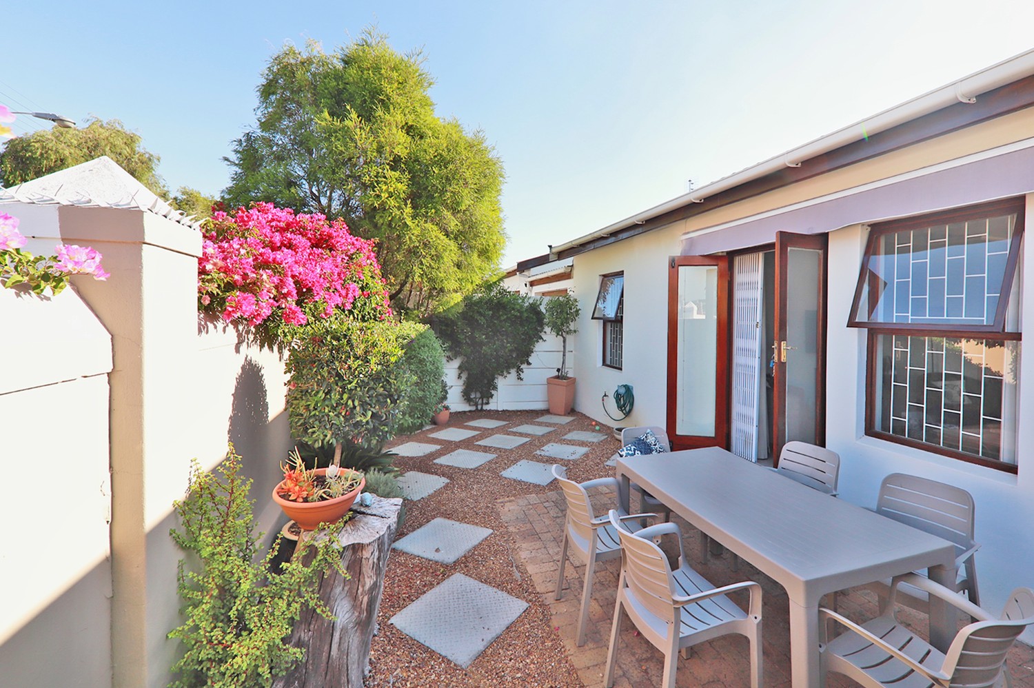 2 Bed Townhouse For Sale in Diep River (R 2,295,000)