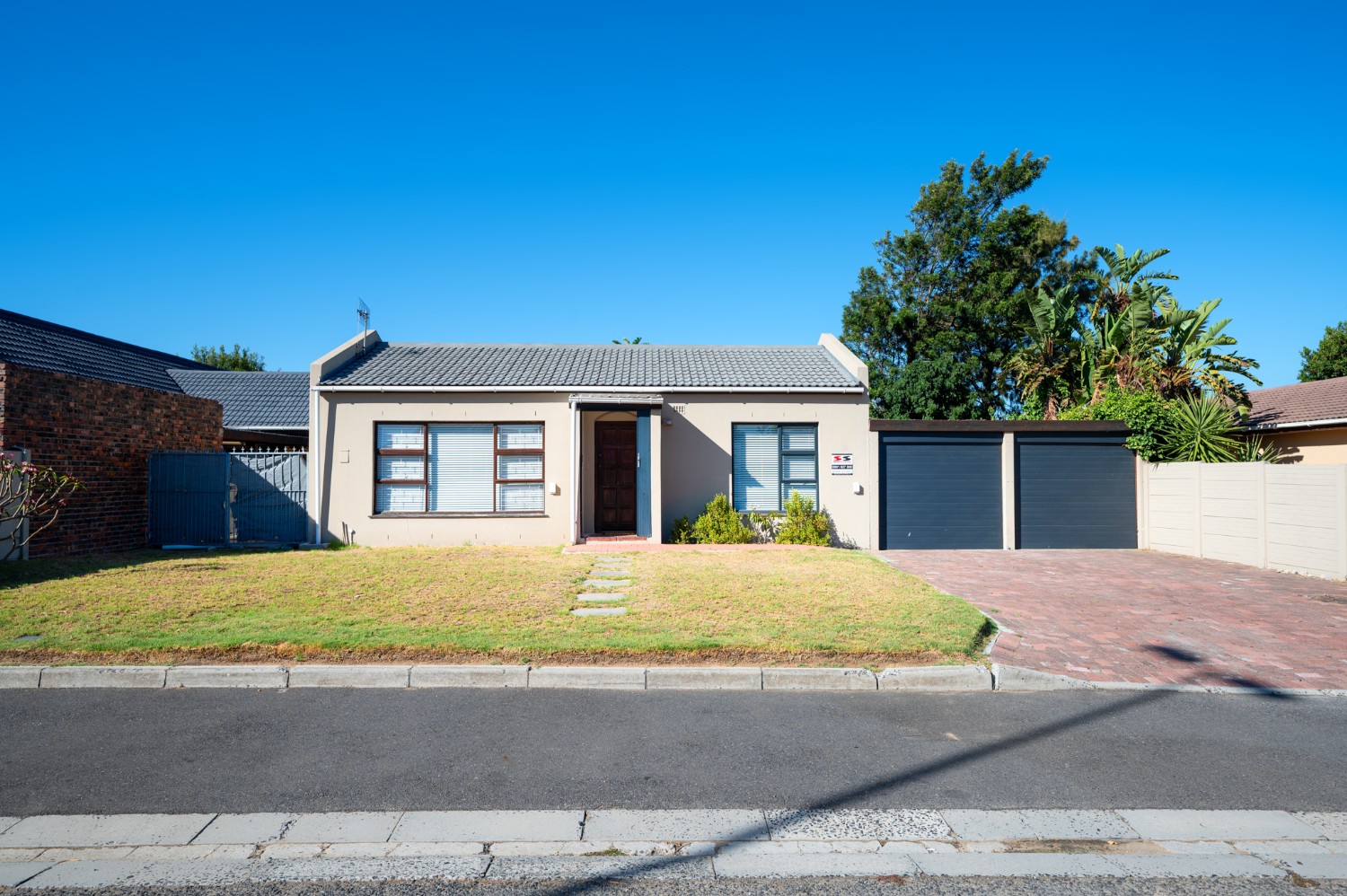 2 Bed Home For Sale in Bothasig (R 2,080,000)