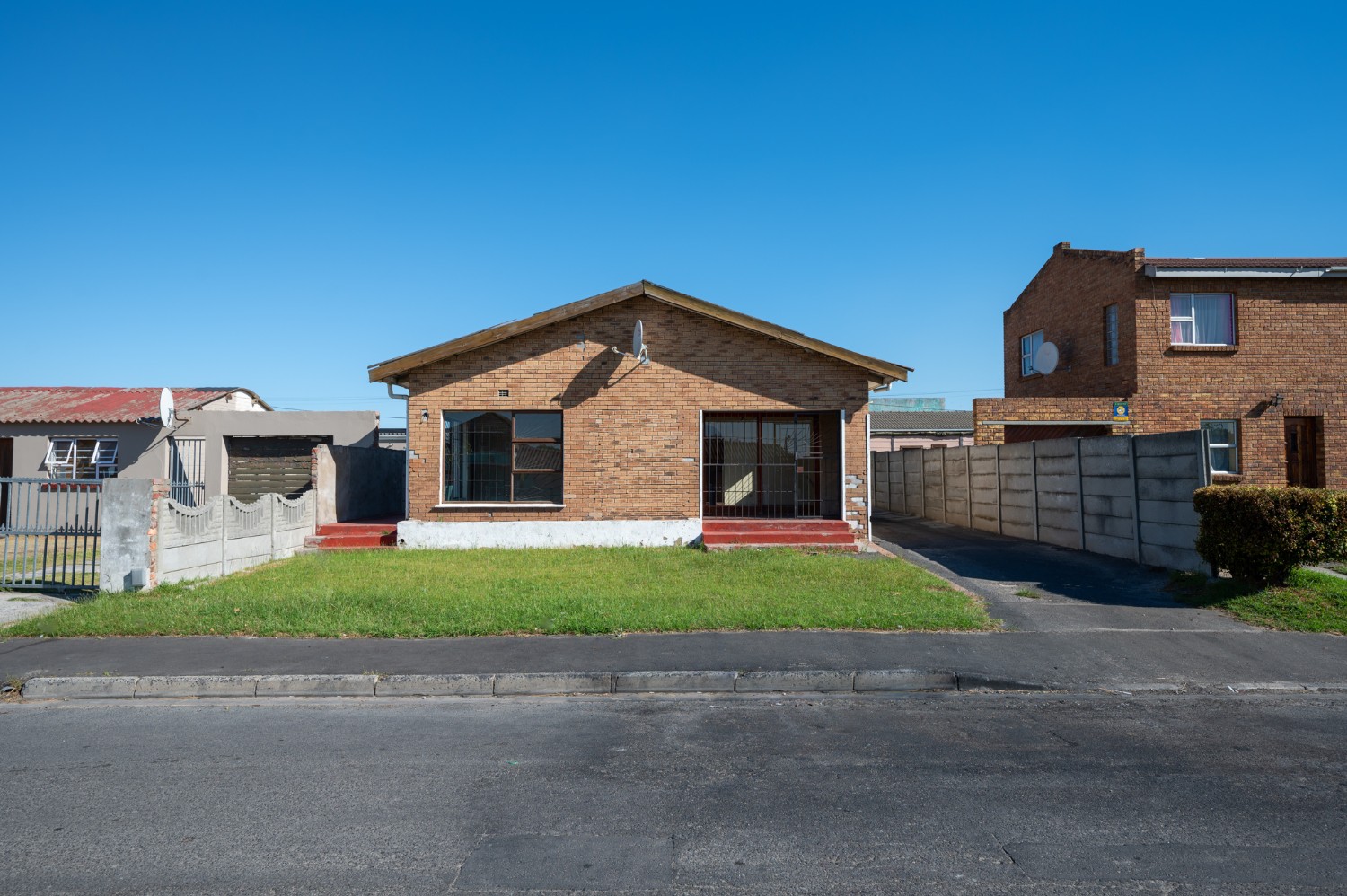 4 Bed Home For Sale in Ravensmead (R 1,195,000)