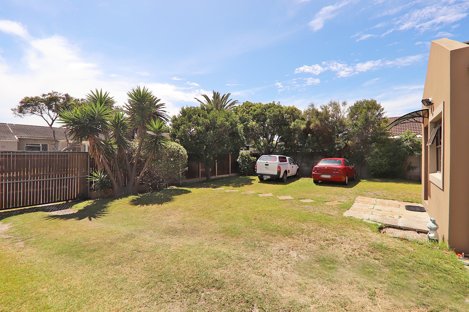 3 Bed Home For Sale in Zeekoevlei (R 1,950,000)