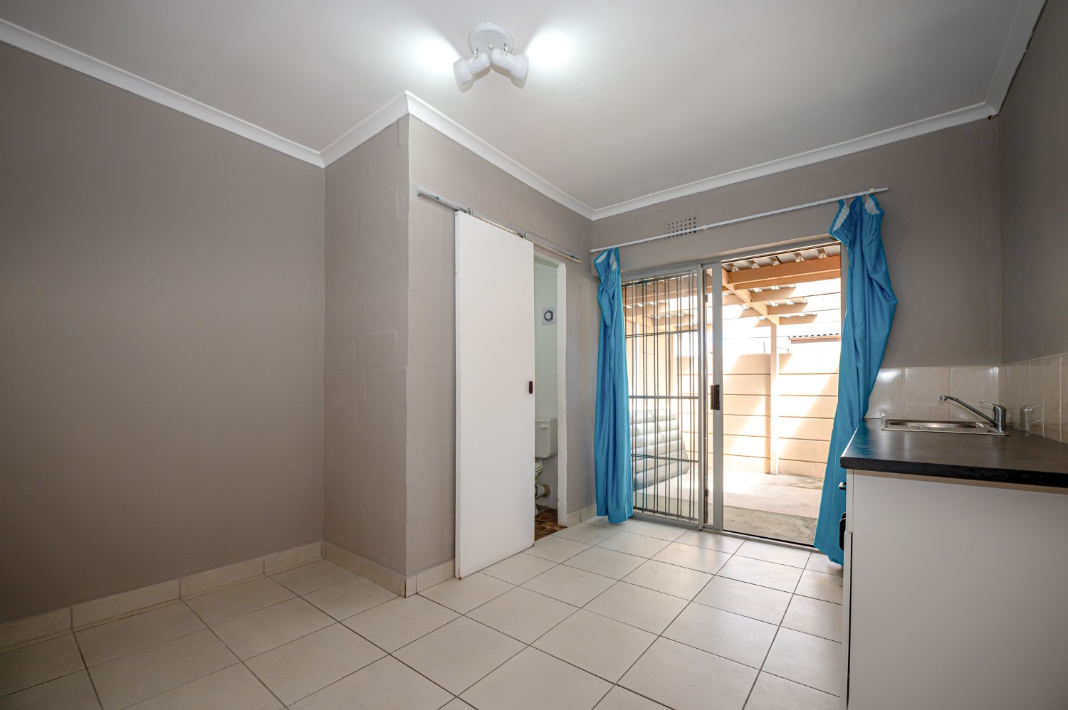 4 Bed Home For Sale in Matroosfontein (R 1,499,000)