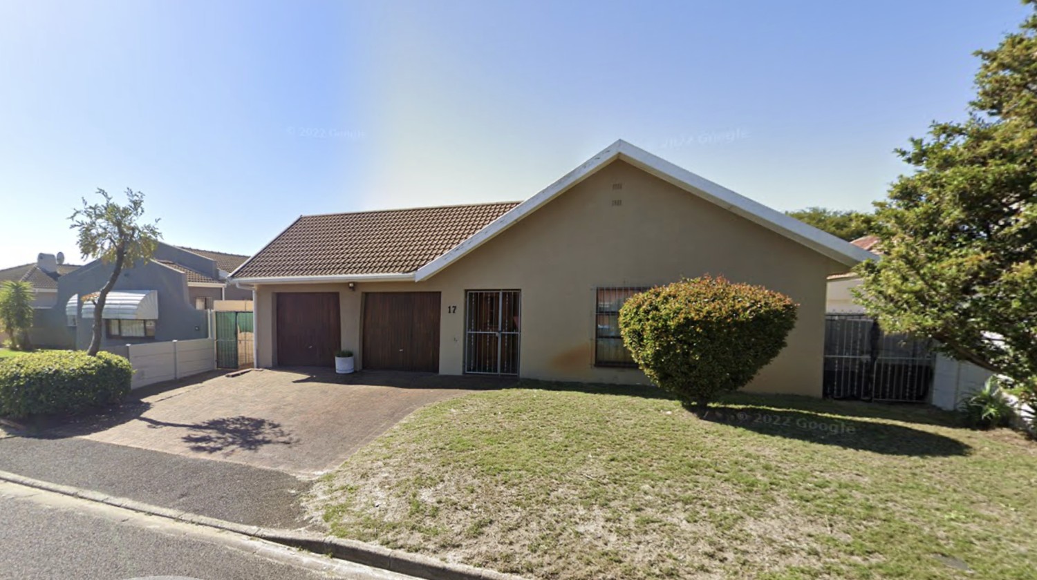 4 Bed Home For Sale in Diep River (R 2,100,000)