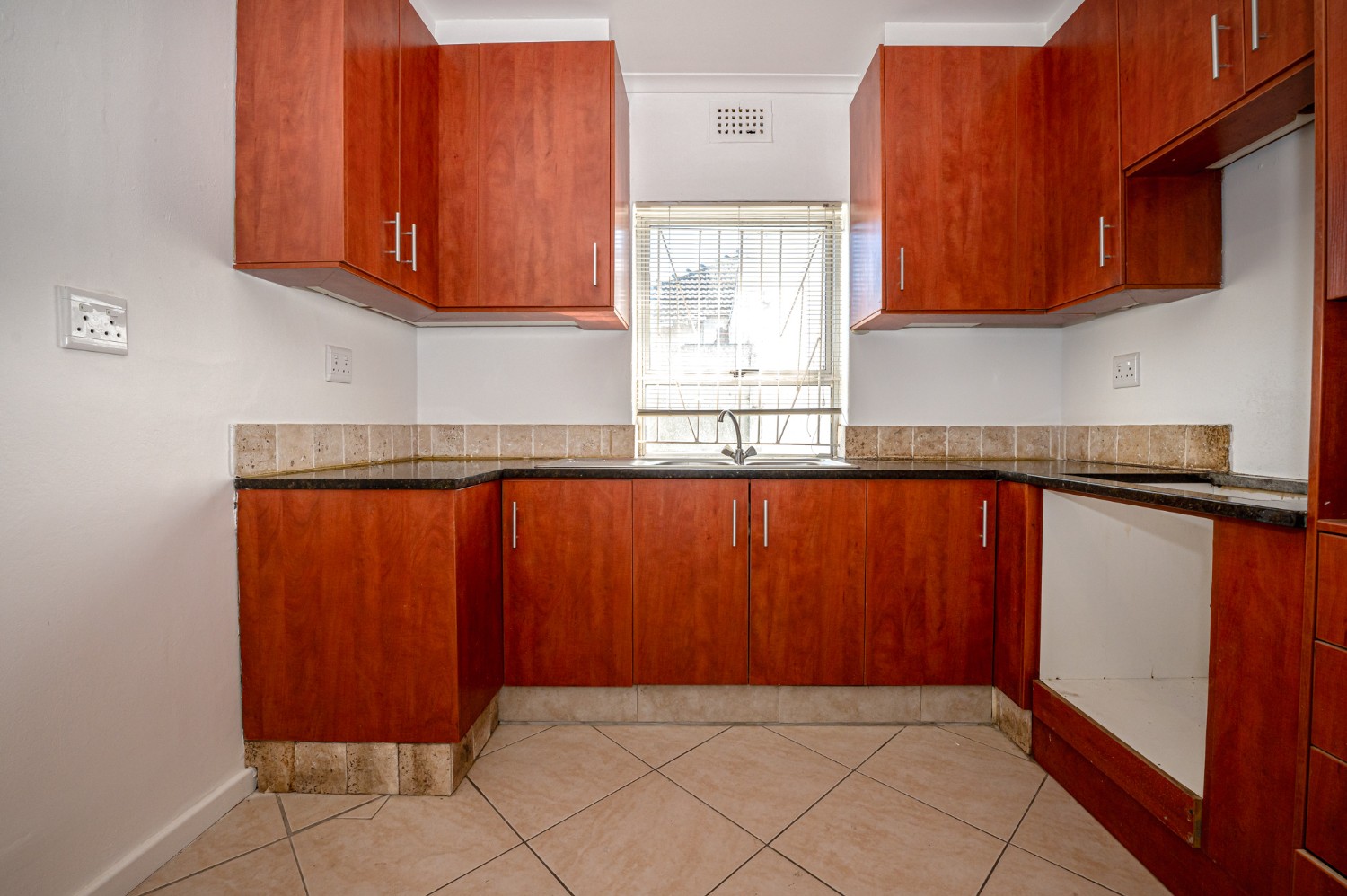 3 Bed Home For Sale in Ruyterwacht (R 1,530,000)
