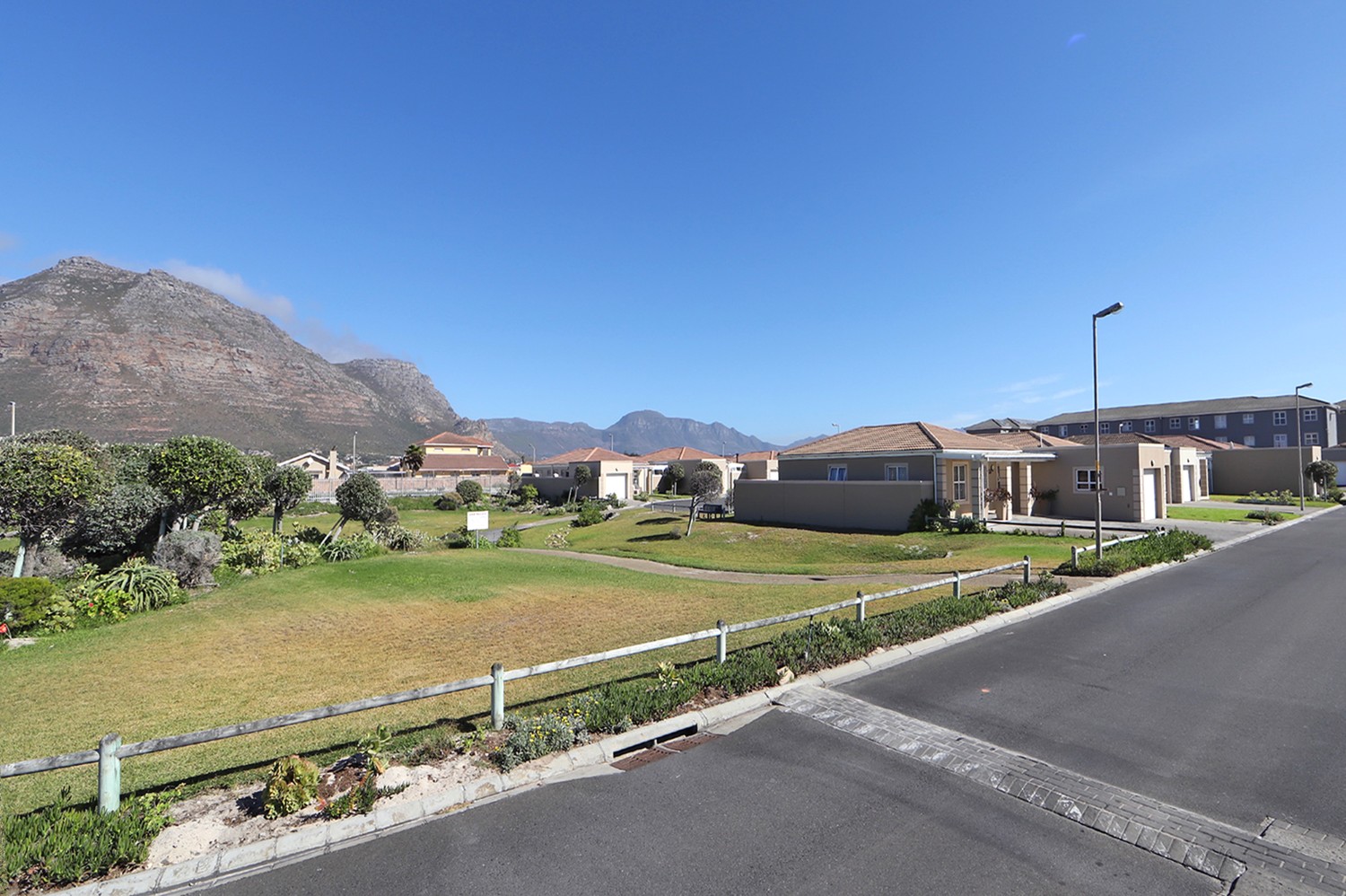 3 Bed Townhouse For Sale in Muizenberg (R 1,685,000)