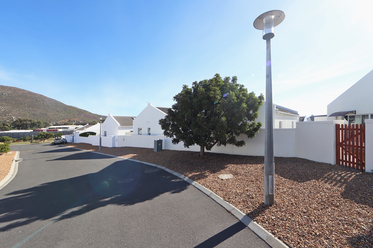 2 Bed Home For Sale in Faerie Knowe (R 1,795,000)