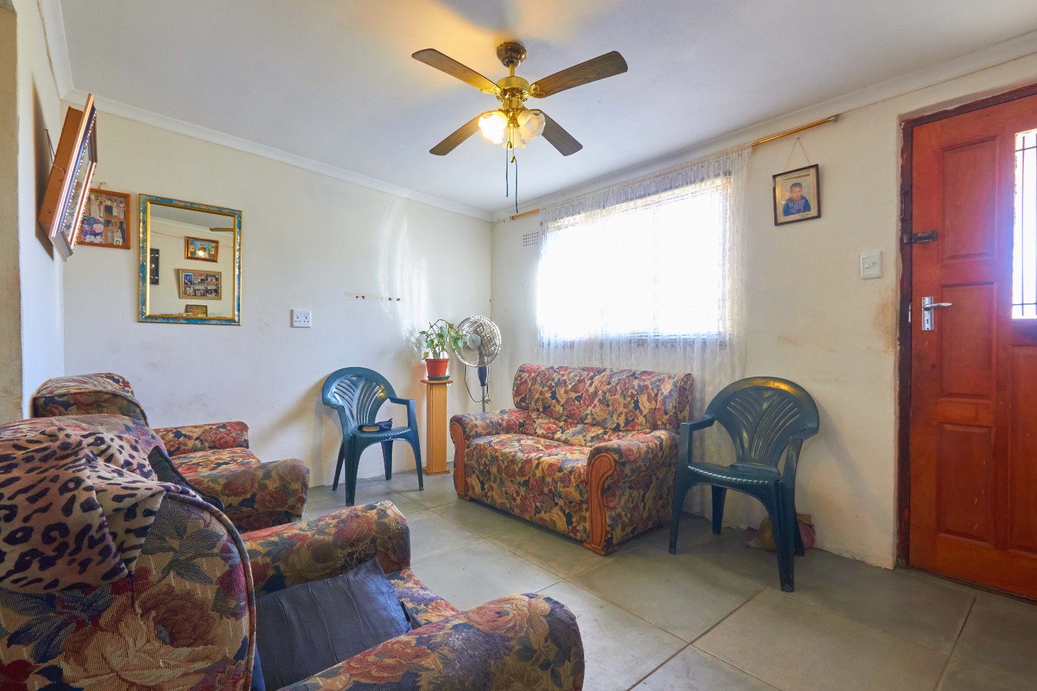 2 Bed Home For Sale in Lavis (R 660,000)