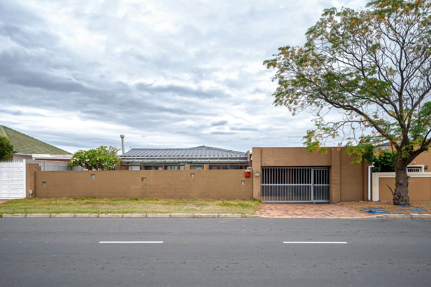 4 Bed Home For Sale in Bothasig (R 2,550,000)