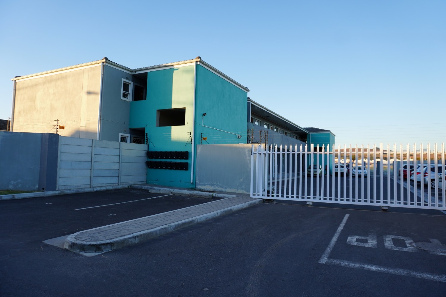 2 Bed Apartment For Sale in Gaylee (R 820,000)