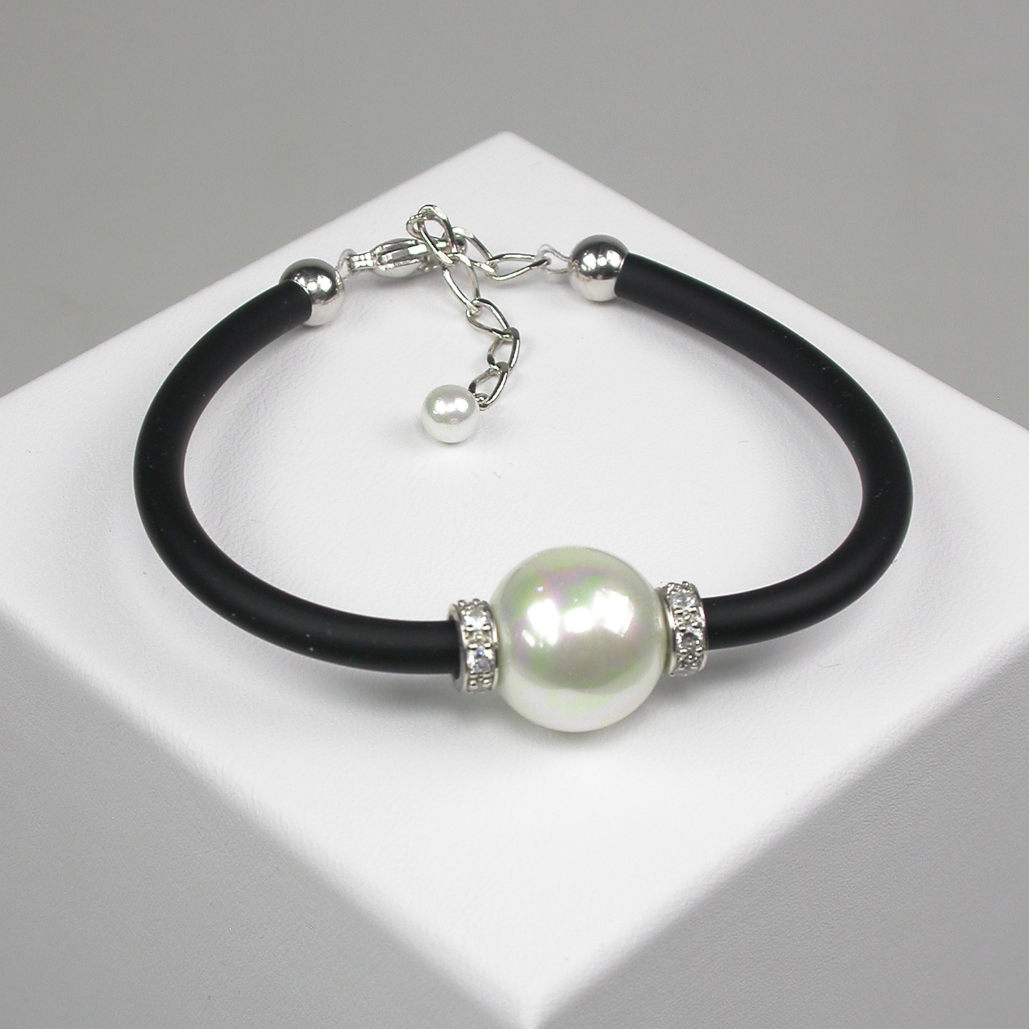 Rubber Bracelet with White Pearl
