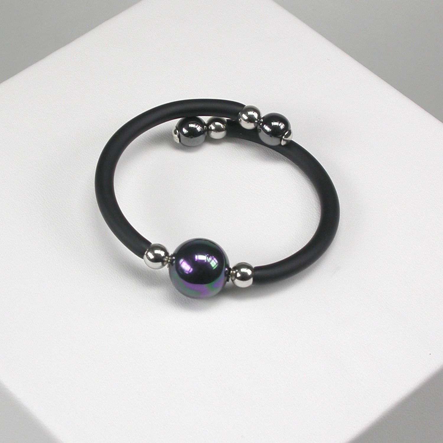 Rubber Bracelet with black pearl