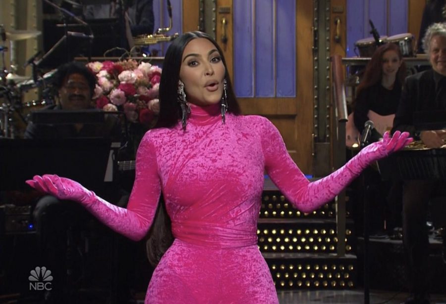 Kim Kardashian Makes Her Way Onto Saturday Night Live The Buzz