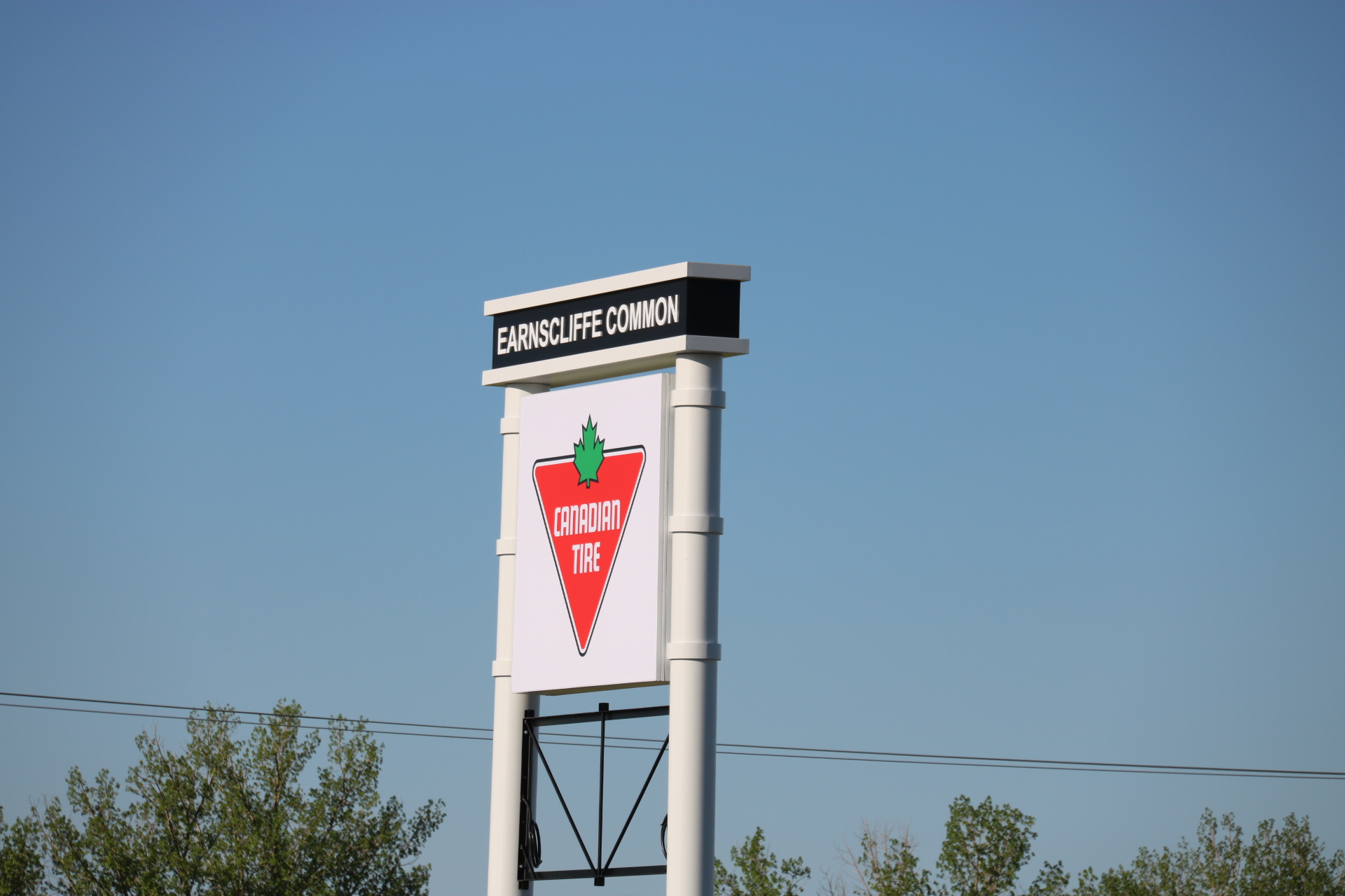 New Canadian Tire location holds Grand Opening